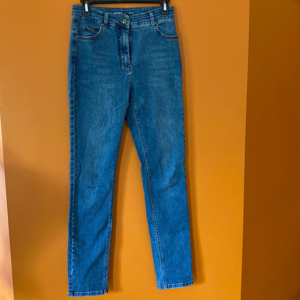 Olsen ladies jeans in size 4. Mona slim fit. Made in turkey.